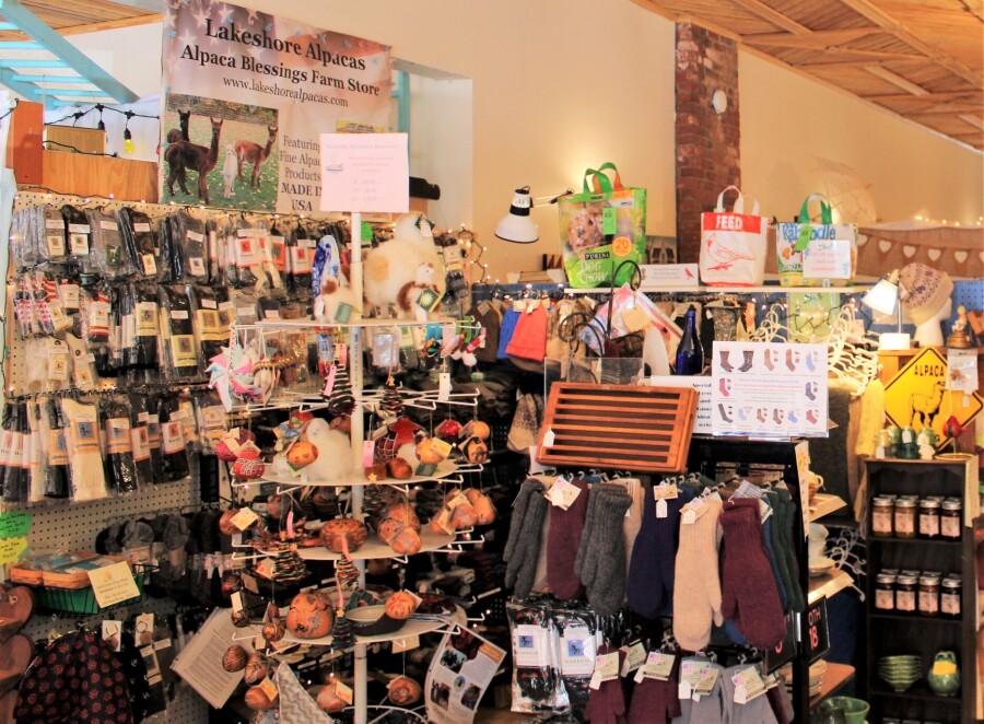 Lakeshore Alpacas/Alpaca Blessings Farm Store